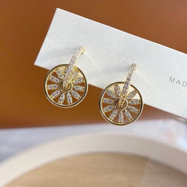 14k real gold elegant pierced geometric stud earrings for women cubic zircon delicate jewelry luxury crystal earrings, Golden;silver
14k real gold elegant pierced geometric stud earrings for women cubic zircon delicate jewelry luxury crystal earrings, Golden;silver