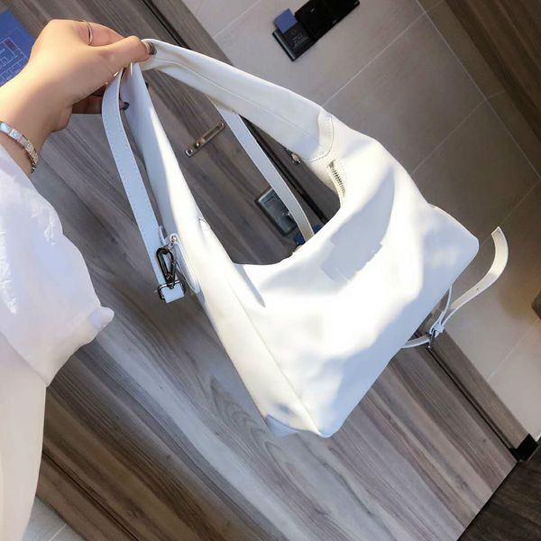 women's designer's handbags hobos shoulder bag crossbody bags cowhide texture medium size pd20092312
women's designer's handbags hobos shoulder bag crossbody bags cowhide texture medium size pd20092312