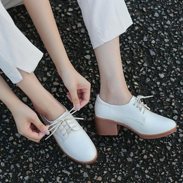 british lace-up patent leather black bullock shoes women round toe shallow mouth pumps beige thick high heels brogue shoes woman
british lace-up patent leather black bullock shoes women round toe shallow mouth pumps beige thick high heels brogue shoes woman