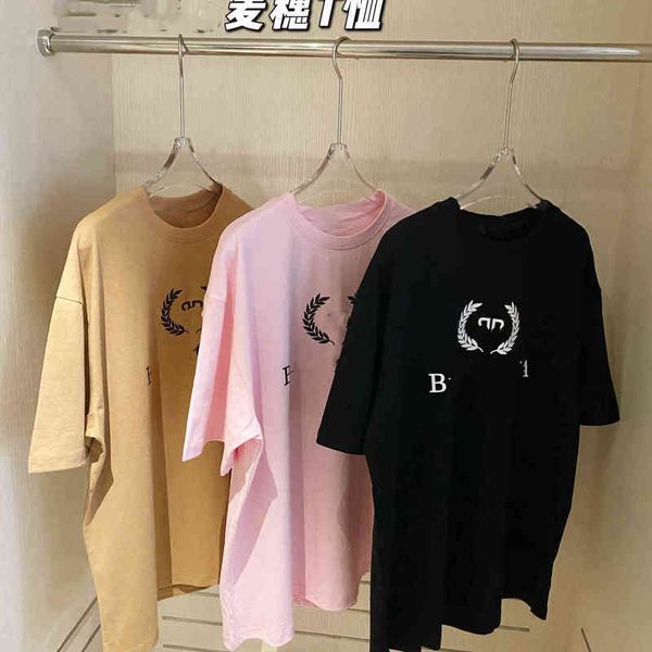 2022 factory wholesale new couple's short sleeve summer paris home wheat print loose t-shirt, White;black
2022 factory wholesale new couple's short sleeve summer paris home wheat print loose t-shirt, White;black