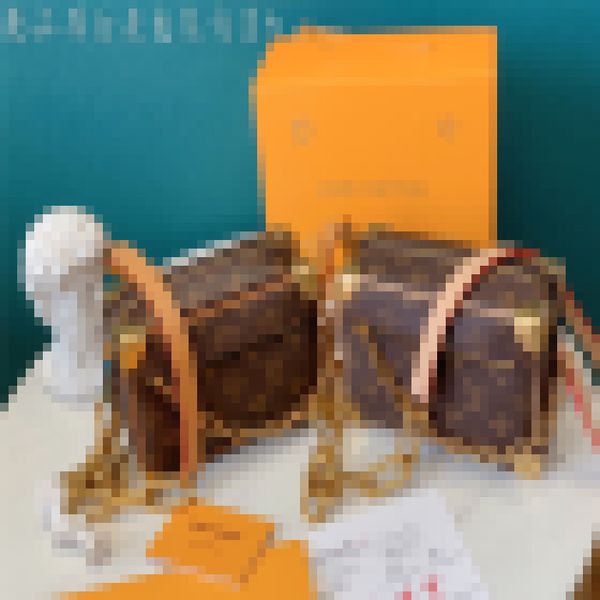 senior designer's old flower messenger bag, classic hand bag and shoulder bag gift box package are of high quality
senior designer's old flower messenger bag, classic hand bag and shoulder bag gift box package are of high quality