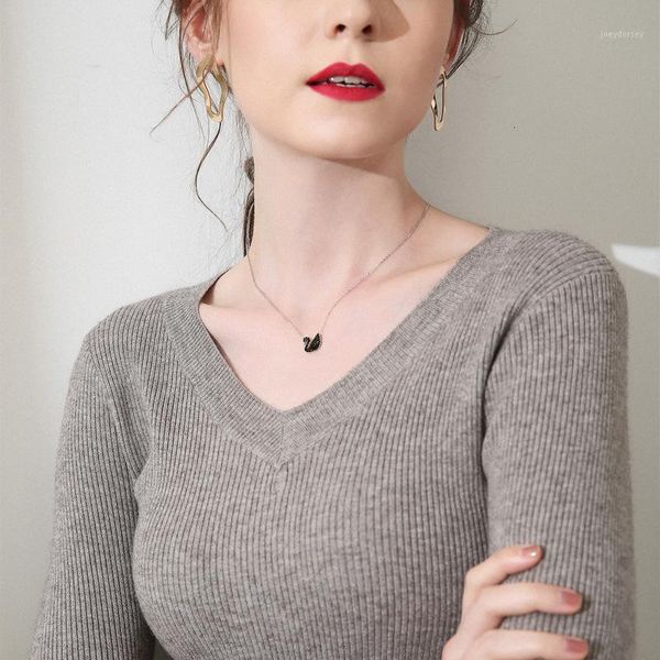 2019 female kashmir trui women herf winter v -neck trui women's wool effen colour overcoat slender basic1, White;black
2019 female kashmir trui women herf winter v -neck trui women's wool effen colour overcoat slender basic1, White;black