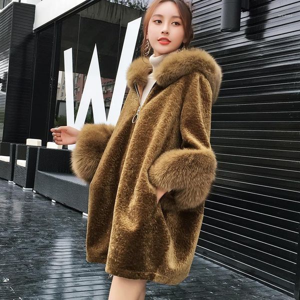 2020 new designer womens real sheepskin coat medium with foxes fur hood fur coats female loose zipper shearling abrigo mujer1, Black
2020 new designer womens real sheepskin coat medium with foxes fur hood fur coats female loose zipper shearling abrigo mujer1, Black