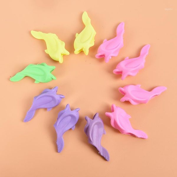 10pcs children writing pencil pan holder kids learning practise silicone pen aid grip posture correction device for students1, Black;red
10pcs children writing pencil pan holder kids learning practise silicone pen aid grip posture correction device for students1, Black;red