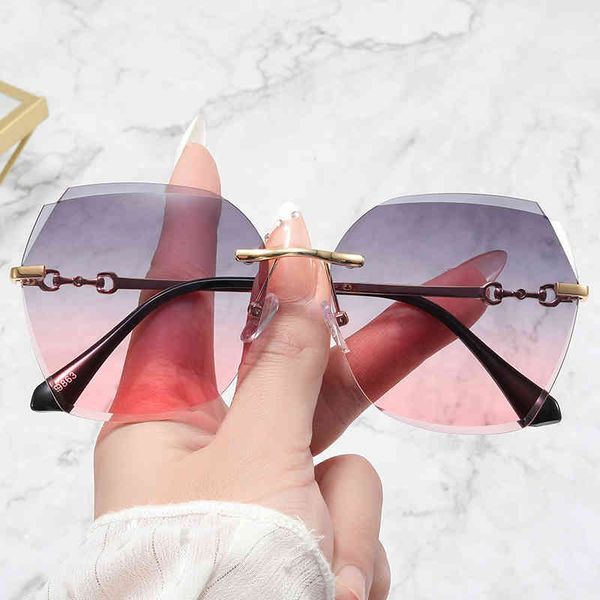 sunglasses new advanced women's fashion big face thin gm side korea summer uv protection, White;black
sunglasses new advanced women's fashion big face thin gm side korea summer uv protection, White;black