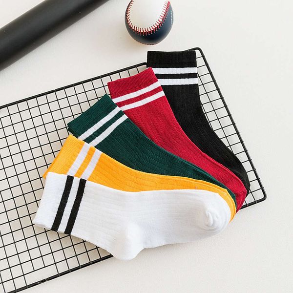 2020 new korean striped middle tube women's college style sports two bar sweat absorbent cotton socks, Black
2020 new korean striped middle tube women's college style sports two bar sweat absorbent cotton socks, Black