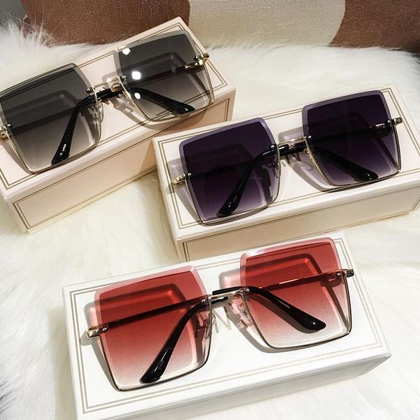 ms 2021 new women luxury classic eyewear female sunglasses original brand designer sunglasses rimless sun glasses fashion uv400, White;black
ms 2021 new women luxury classic eyewear female sunglasses original brand designer sunglasses rimless sun glasses fashion uv400, White;black
