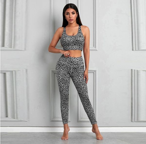 yoga outfits women outfit set 2021 two-piece sports bra and fitness tights legging pants seamless, White;red
yoga outfits women outfit set 2021 two-piece sports bra and fitness tights legging pants seamless, White;red