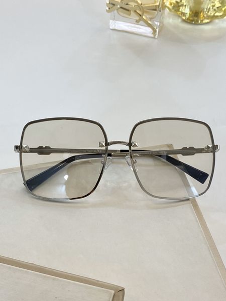 2021 new european and american identical sunglasses rivet style box sunglasses fashion glasses va4072 size 61*15-140
2021 new european and american identical sunglasses rivet style box sunglasses fashion glasses va4072 size 61*15-140