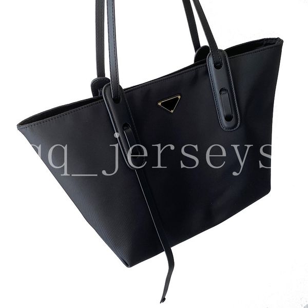 2021 new fashion luxury designer simple commuter one-shoulder portable tote waterproof cloth large capacity female bag
2021 new fashion luxury designer simple commuter one-shoulder portable tote waterproof cloth large capacity female bag