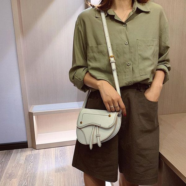 female 2020 new style wild casual shoulder bag korean version of the simple girl slung saddle bag
female 2020 new style wild casual shoulder bag korean version of the simple girl slung saddle bag