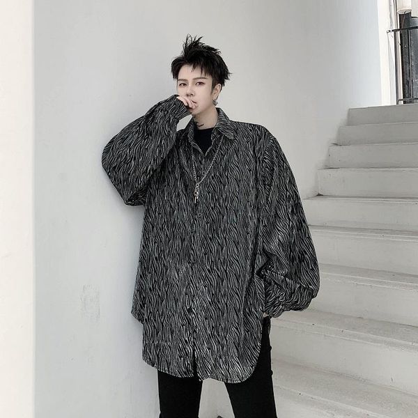 2020 new men shiny velvet long sleeve casual shirt male streetwear hip hop vintage loose shirt outerwear, White;black
2020 new men shiny velvet long sleeve casual shirt male streetwear hip hop vintage loose shirt outerwear, White;black