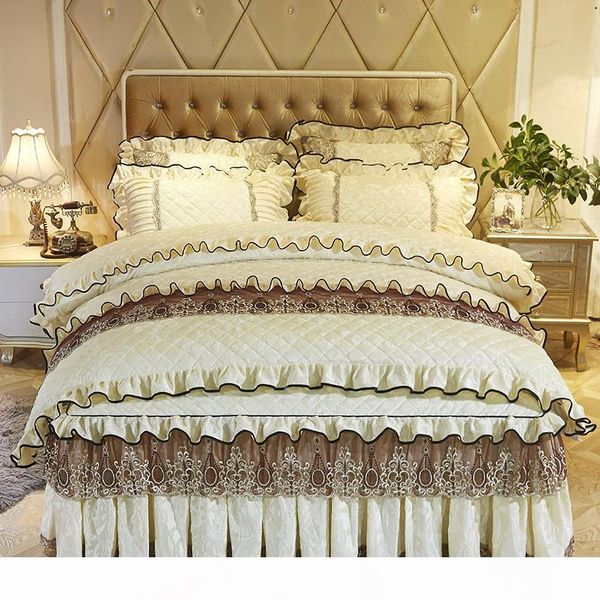 4pcs lace and cotton embroidery luxury bedding sets king size duvet cover set bed skirt set pillowcase bedclothes t200409
4pcs lace and cotton embroidery luxury bedding sets king size duvet cover set bed skirt set pillowcase bedclothes t200409