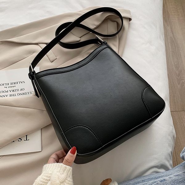 простая малый кожа pu ковш сумка для женщин 2020 известного luxury black плечевой crossbody сумка trending люкс руки сумка c1019
простая малый кожа pu ковш сумка для женщин 2020 известного luxury black плечевой crossbody сумка trending люкс руки сумка c1019