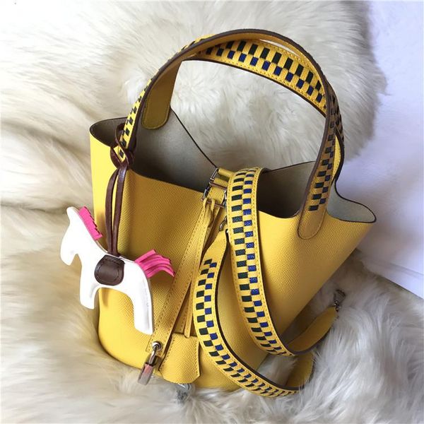 натуральная кожа сумка tote женщины сумки роскошных дам руки сумки женского bucket плечо сумка bolso мешочек основного фам
натуральная кожа сумка tote женщины сумки роскошных дам руки сумки женского bucket плечо сумка bolso мешочек основного фам