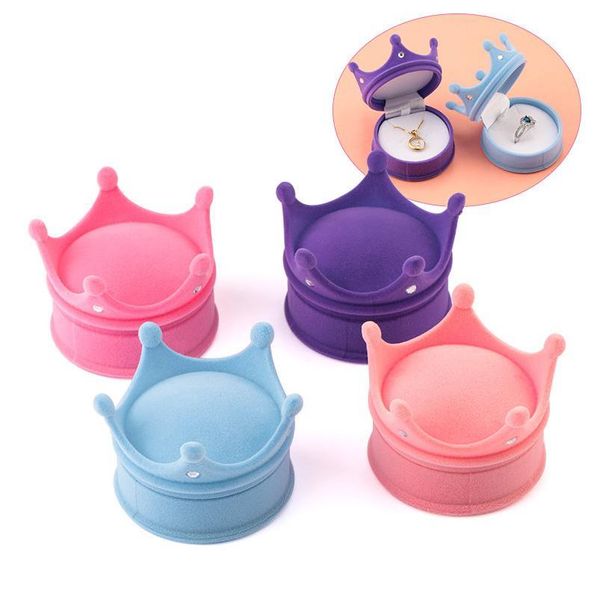 1 piece lovely crown shape velvet jewelry box wedding engagement ring box display gift box holder for earrings necklace jllhlm, Black;white 
1 piece lovely crown shape velvet jewelry box wedding engagement ring box display gift box holder for earrings necklace jllhlm, Black;white