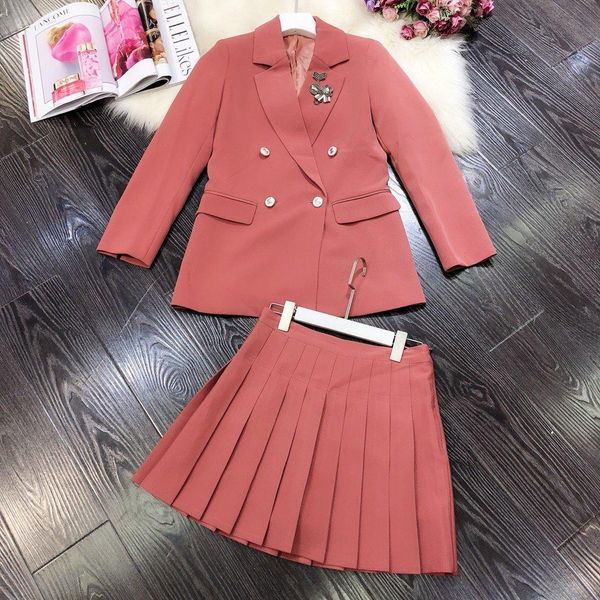 europe 2020 autumn wear new fashion slim temperament small suit jacket pleated skirt two suit women, White;black
europe 2020 autumn wear new fashion slim temperament small suit jacket pleated skirt two suit women, White;black