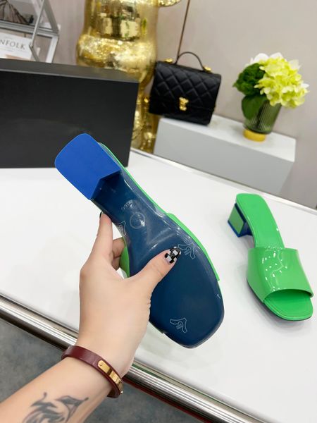 2022 spring and summer solid color high-heeled slippers honey slippers thick heeled clown shoes heel height 4.5cm leather sole size 36, Black
2022 spring and summer solid color high-heeled slippers honey slippers thick heeled clown shoes heel height 4.5cm leather sole size 36, Black