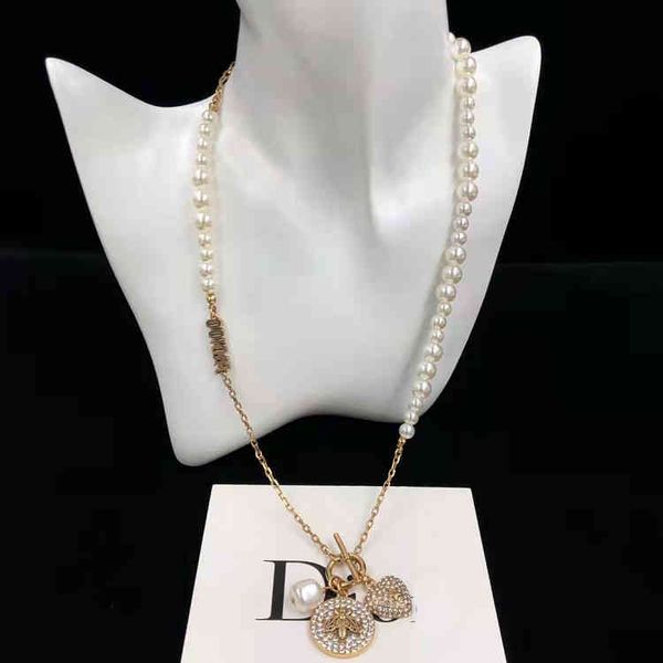 2022 factory wholesale letter heart-shaped rhinestone round little bee pearl necklace brass sweater chain, Silver
2022 factory wholesale letter heart-shaped rhinestone round little bee pearl necklace brass sweater chain, Silver