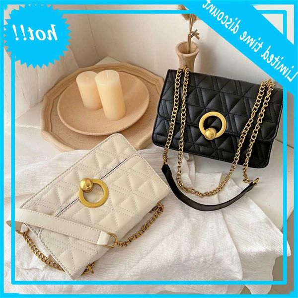 2020 new popular one shoulder slanting chain square round lock diamond lattice embroidery small group women's bag
2020 new popular one shoulder slanting chain square round lock diamond lattice embroidery small group women's bag