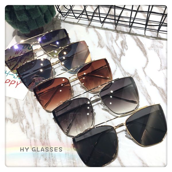 2019 style new men's women's reflective sunglasses big frame fashion driving mirror, White;black
2019 style new men's women's reflective sunglasses big frame fashion driving mirror, White;black