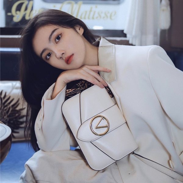 in kind with head pont 9 bags, the same leather women's and one shoulder messenger bag
in kind with head pont 9 bags, the same leather women's and one shoulder messenger bag