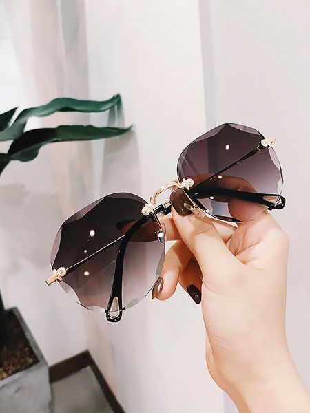 lnew net red frameless 2020 big frame fashion sunglasses women ins round face street glasses m, White;black
lnew net red frameless 2020 big frame fashion sunglasses women ins round face street glasses m, White;black