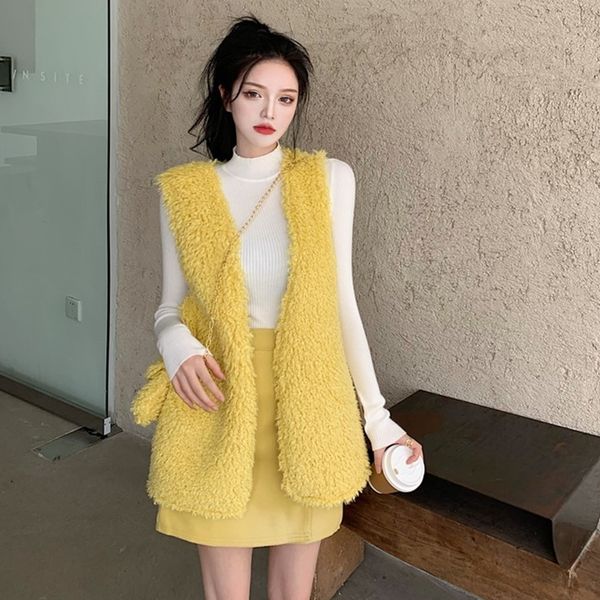 autumn 2020 new fur one body vest knitwear + high waist skirt three piece fashion suit for women
autumn 2020 new fur one body vest knitwear + high waist skirt three piece fashion suit for women
