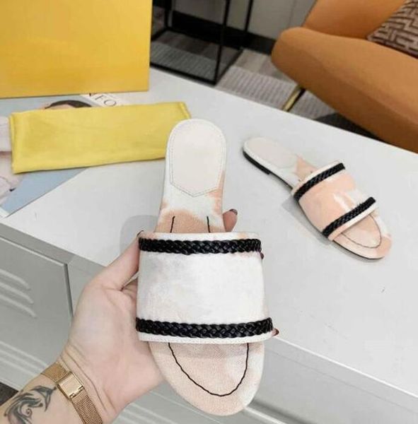 luxury designer designs slippers for casual flat sandals with classic style slippers with letter, Black
luxury designer designs slippers for casual flat sandals with classic style slippers with letter, Black