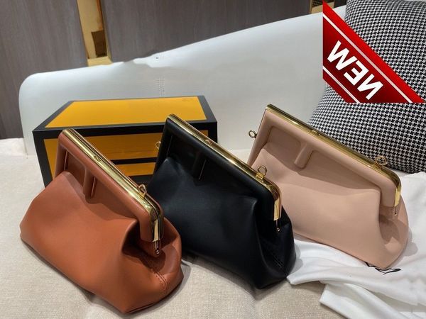 21 new unique leather f lock clip celebrity dinner bag cloud single shoulder diagonal cross hand holding female
21 new unique leather f lock clip celebrity dinner bag cloud single shoulder diagonal cross hand holding female