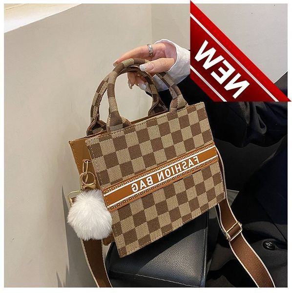 2022 winter new chaohan net red female diana bag fashion hairball single shoulder diagonal cross women's
2022 winter new chaohan net red female diana bag fashion hairball single shoulder diagonal cross women's