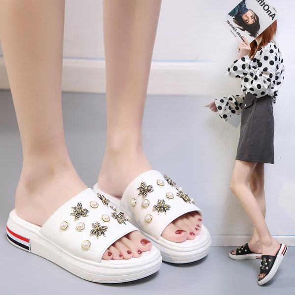 women shoes 2020 summer new thick bottom medium heel muffin with sandals for all kinds of non slip women's drag
women shoes 2020 summer new thick bottom medium heel muffin with sandals for all kinds of non slip women's drag