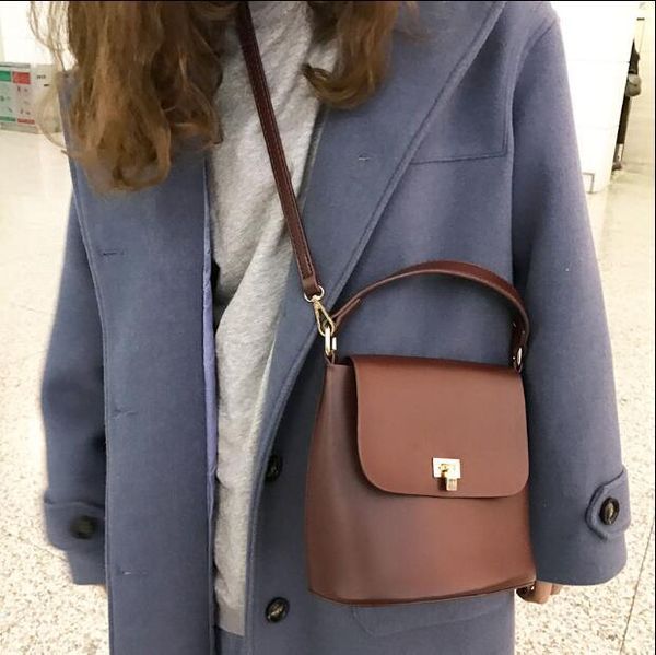 fashion girl vintage small messenger bag women all-match bucket handbag female simple style cross body bag cute w9698*5
fashion girl vintage small messenger bag women all-match bucket handbag female simple style cross body bag cute w9698*5