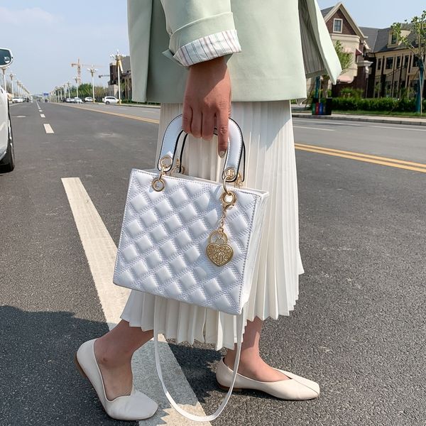 new handbag women's bag lingge embroidered thread small handbags korean versatile single shoulder messenger hand bags portable princess
new handbag women's bag lingge embroidered thread small handbags korean versatile single shoulder messenger hand bags portable princess