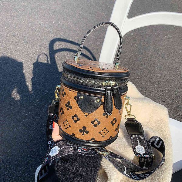 2022 latest handbag factory store october bucket bag female portable cylinder single shoulder bag
2022 latest handbag factory store october bucket bag female portable cylinder single shoulder bag