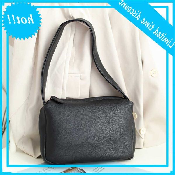 korean versatile fashion soft leather hand simple niche litchi pattern underarm net red casual solid small square bag
korean versatile fashion soft leather hand simple niche litchi pattern underarm net red casual solid small square bag