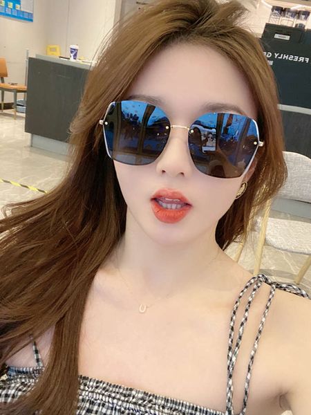 2021 for women in new sunglasses, White;black
2021 for women in new sunglasses, White;black