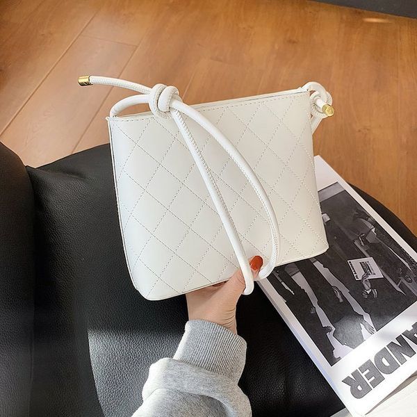 HBP LuxuryFlash women's new 2021 Single Shoulder Bag Fashion Korean tide embroidery Lingge shell net red same small square
HBP LuxuryFlash women's new 2021 Single Shoulder Bag Fashion Korean tide embroidery Lingge shell net red same small square
