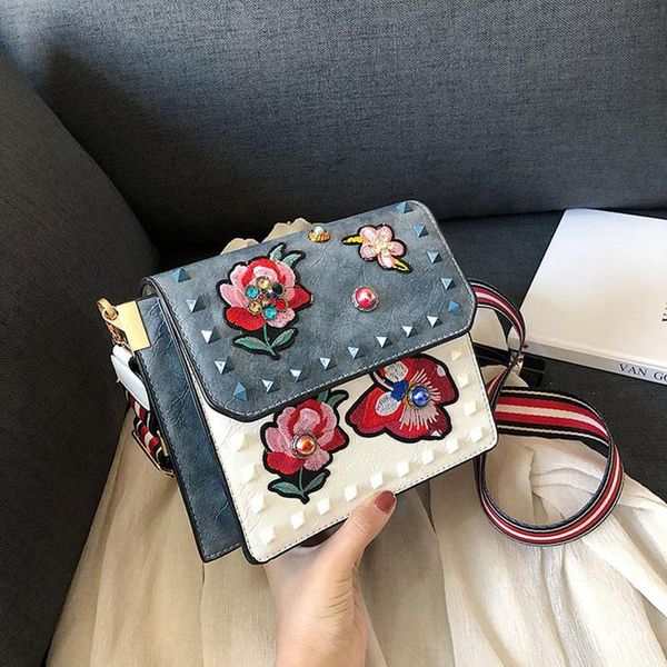 fashion women bag embroidery flower girls bags for girls black pu leather women rivet messenger shoulder bag drop shipping
fashion women bag embroidery flower girls bags for girls black pu leather women rivet messenger shoulder bag drop shipping