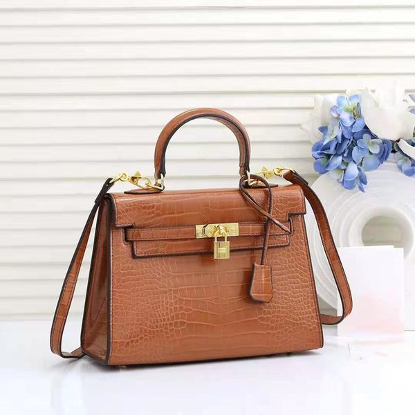 bag designer luxury totes leather woman clutch handbag crocodile pattern pochette rouge togo with gold hardware
bag designer luxury totes leather woman clutch handbag crocodile pattern pochette rouge togo with gold hardware