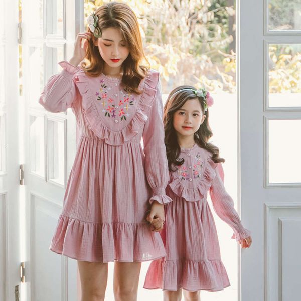 spring 2020 girls' new drs children's princs skirt embroidery stitching lace, Red;yellow
spring 2020 girls' new drs children's princs skirt embroidery stitching lace, Red;yellow