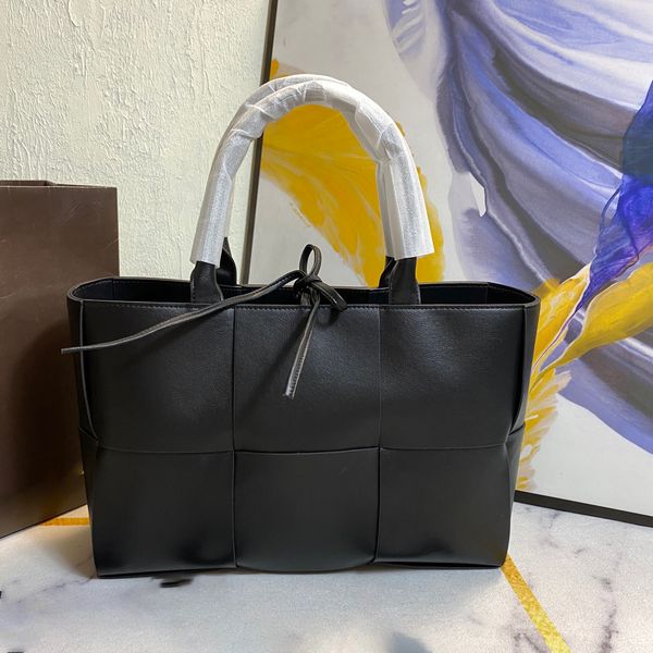 ftheline fashionable leather highquality handbag ladies handbag shoulder bag size 411425cm
ftheline fashionable leather highquality handbag ladies handbag shoulder bag size 411425cm