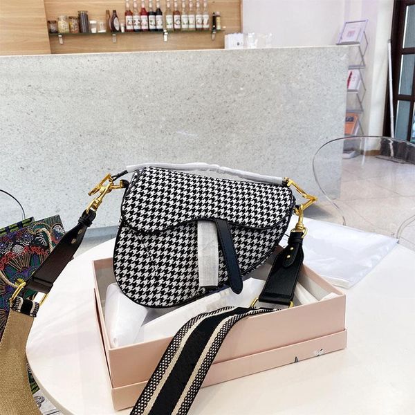same designer saddle shoulder bag women handbag luxury genuine leather messenger cross body bags totes woman clutch wallet purse come with b, Blue;pink
same designer saddle shoulder bag women handbag luxury genuine leather messenger cross body bags totes woman clutch wallet purse come with b, Blue;pink