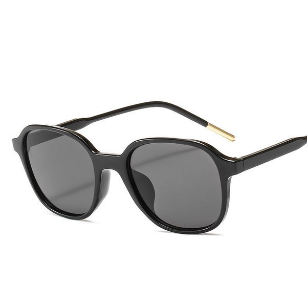 man and woman's fashionable all-match sun glasses personality trend street shooting sunglasses classic popular square sunglasses, White;black
man and woman's fashionable all-match sun glasses personality trend street shooting sunglasses classic popular square sunglasses, White;black