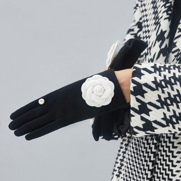 korea' winter camellia cashmere touch screen warm mittens female plus velvet thicken wool embroidery pearl driving gloves l81, Blue;gray
korea' winter camellia cashmere touch screen warm mittens female plus velvet thicken wool embroidery pearl driving gloves l81, Blue;gray
