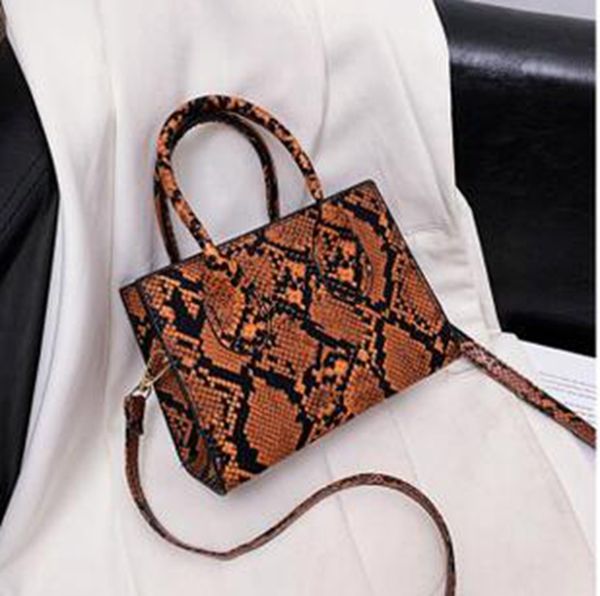 ff2 fashion brand bag designer brand leather bucket bag women's shoulder bag retro printing messenger wallet s021f
ff2 fashion brand bag designer brand leather bucket bag women's shoulder bag retro printing messenger wallet s021f