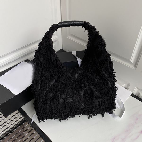 the latest autumn/winter styles fashion duffel bag as2292 soft and warm nini wool with sheepskin is stylish and elegant show temperament
the latest autumn/winter styles fashion duffel bag as2292 soft and warm nini wool with sheepskin is stylish and elegant show temperament