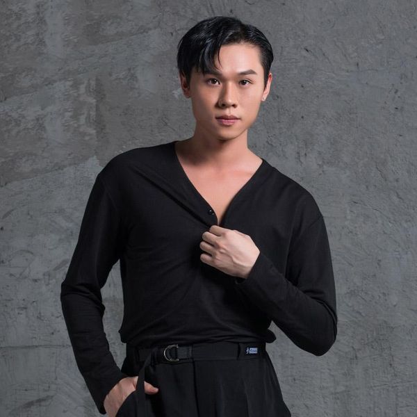 stage wear 2021 male latin dance black long sleeve v-neck shirts loose practice clothes performance dqs5900, Black;red
stage wear 2021 male latin dance black long sleeve v-neck shirts loose practice clothes performance dqs5900, Black;red