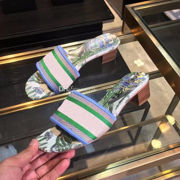 2021 flowers women sandals designer slippers flip flops striped beach causal shoes 5cm high heels embroidery sandal floral brocade slipper, Black
2021 flowers women sandals designer slippers flip flops striped beach causal shoes 5cm high heels embroidery sandal floral brocade slipper, Black