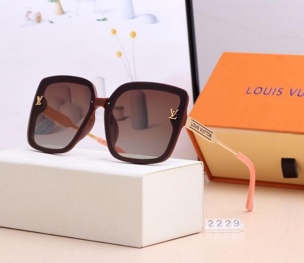 2020 new men's and women's sunglasses square frame retro golden summer uv400 lens 2229 style laser logo of the line, White;black
2020 new men's and women's sunglasses square frame retro golden summer uv400 lens 2229 style laser logo of the line, White;black